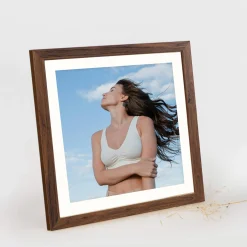 Brązowa ramka na zdjęcia 30x30 cm kwadratowa rama FRAMAI®
