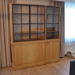 Drewniany kredens z litego drewna do salonu jadalni MARINO