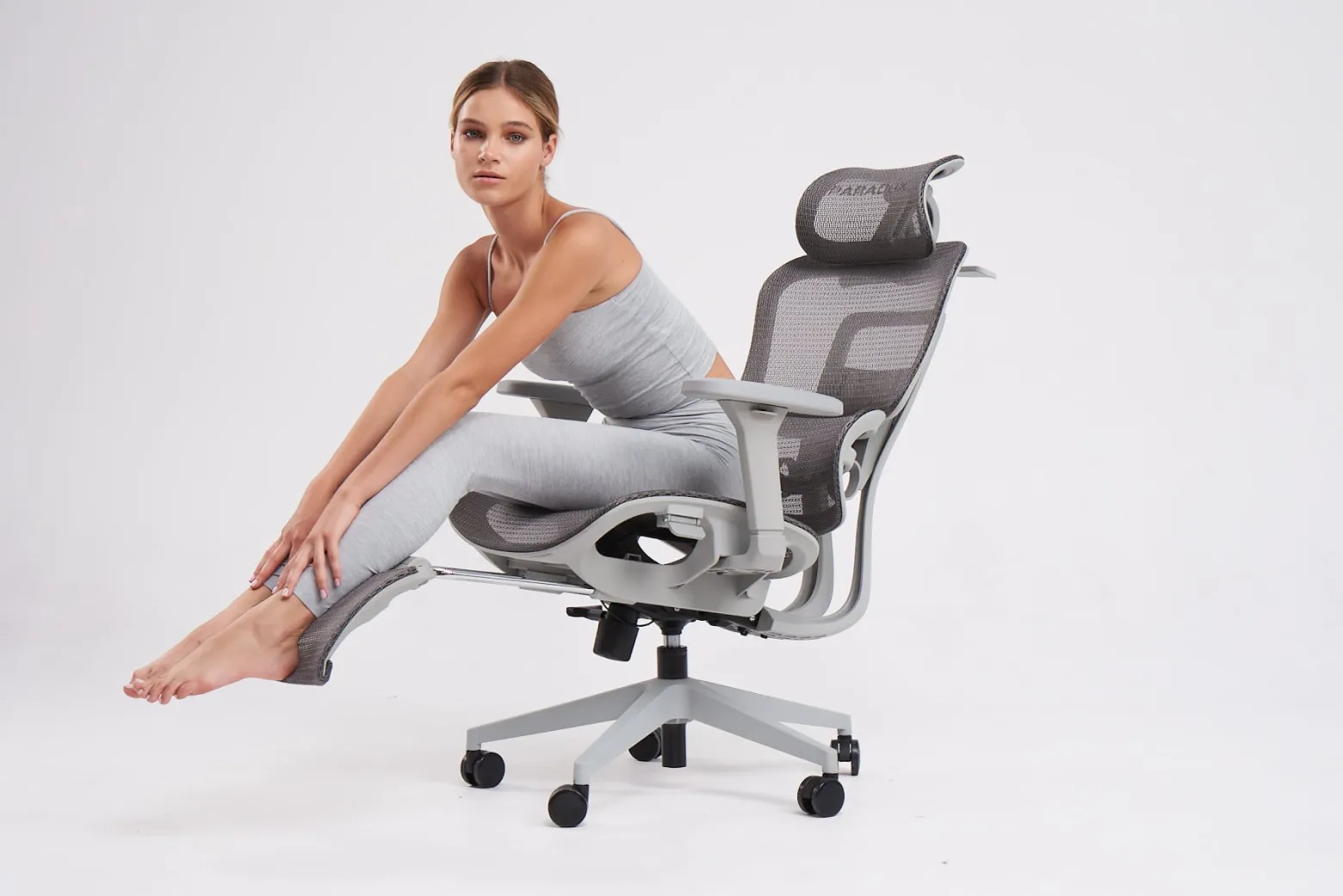 Ergonomiczny fotel Paradox Ergo One Grey Mesh z podnóżkiem