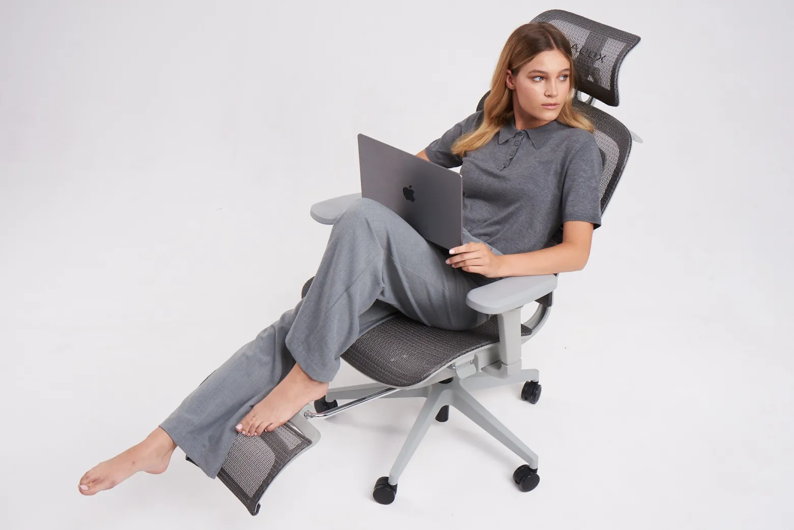 Ergonomiczny fotel Paradox Ergo One Grey Mesh z podnóżkiem