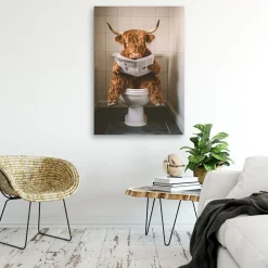 Feeby Obraz na płótnie, Szkocka Krowa z Gazetą w Toalecie 40x60