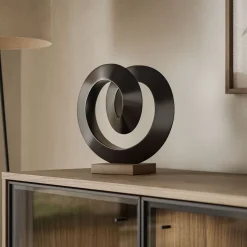 Komoda czterodrzwiowa ISA 4D z oświetleniem LED na wysokich nóżkach