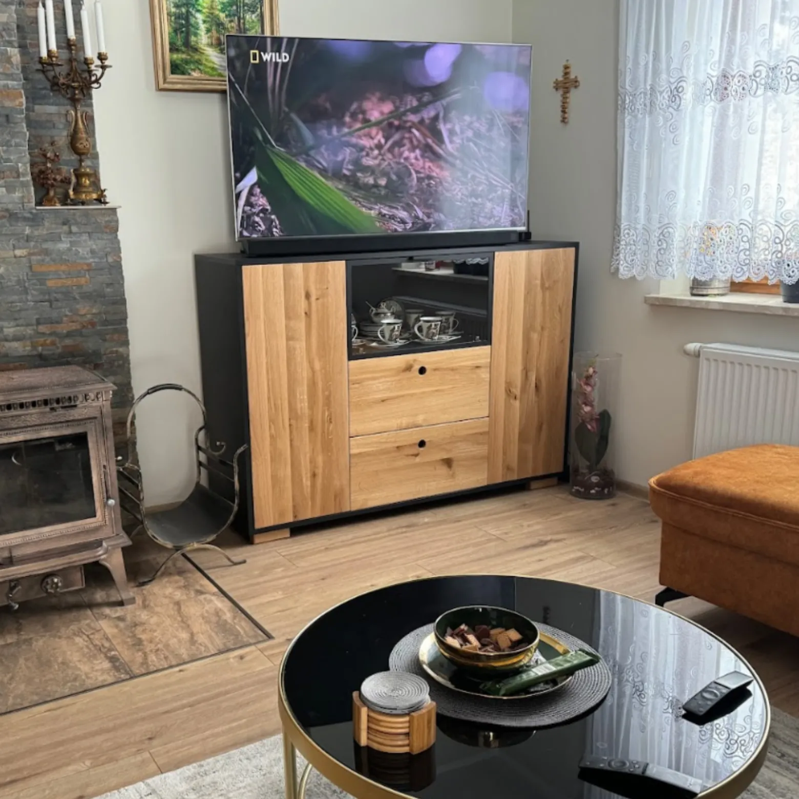 Komoda nowoczesna z drewna litego z szufladami CARLA