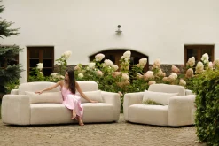 KONSIMO ELOSA Rozkładana sofa trzyosobowa ze schowkiem styl japandi