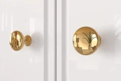 KONSIMO ISORIA Wysoka elegancka szafa z drążkiem na złotych nogach glamour