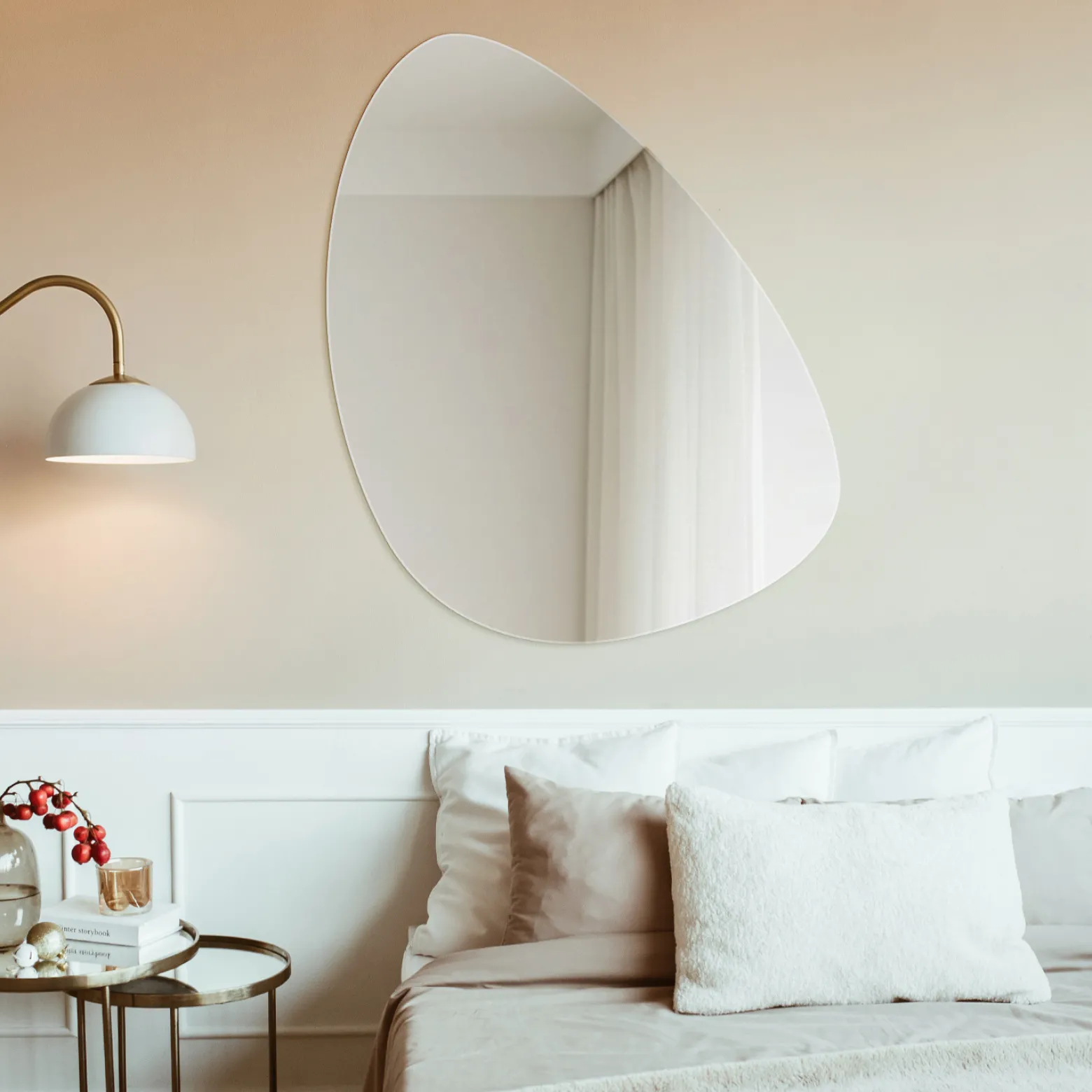 Lustro ścienne owalne, nieregularne, do łazienki 50x70 Wallfluent