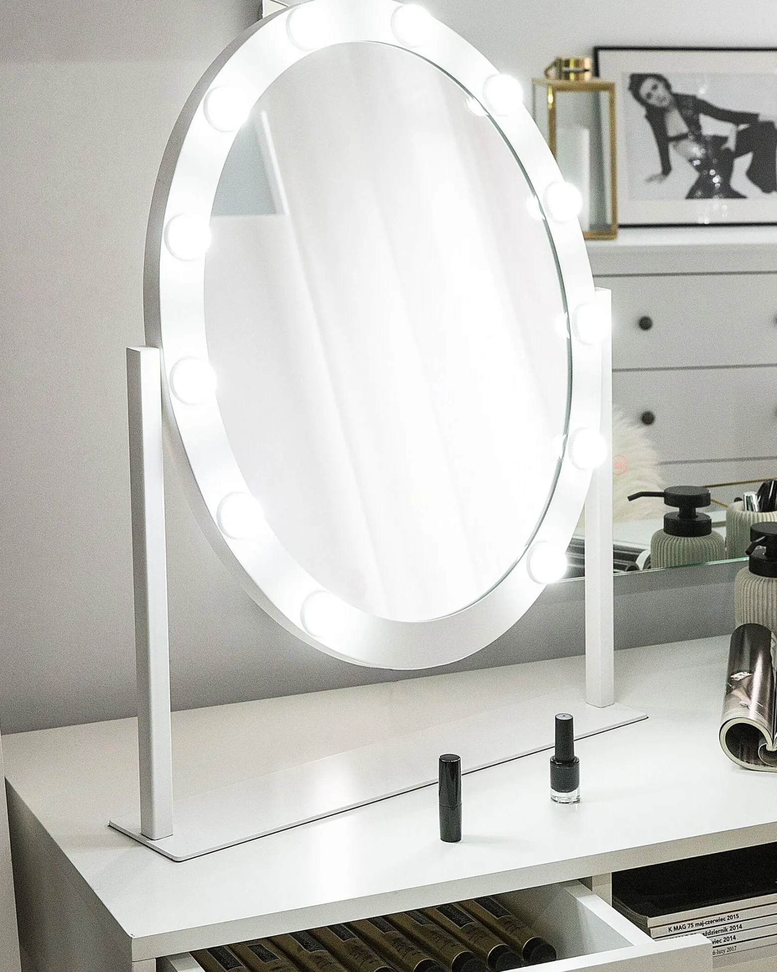 Lustro stojące LED owalne białe 50x60