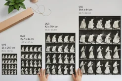 Nowoczesne plakaty A4 Kobieta machająca chusteczką (1887) E. Muybridge’a