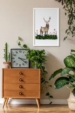 Obraz z mchem - Jeleń wśród kwiatów 40x60 cm Biała Rama