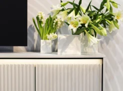 Pojemna 4-drzwiowa biała komoda do salonu FLORES