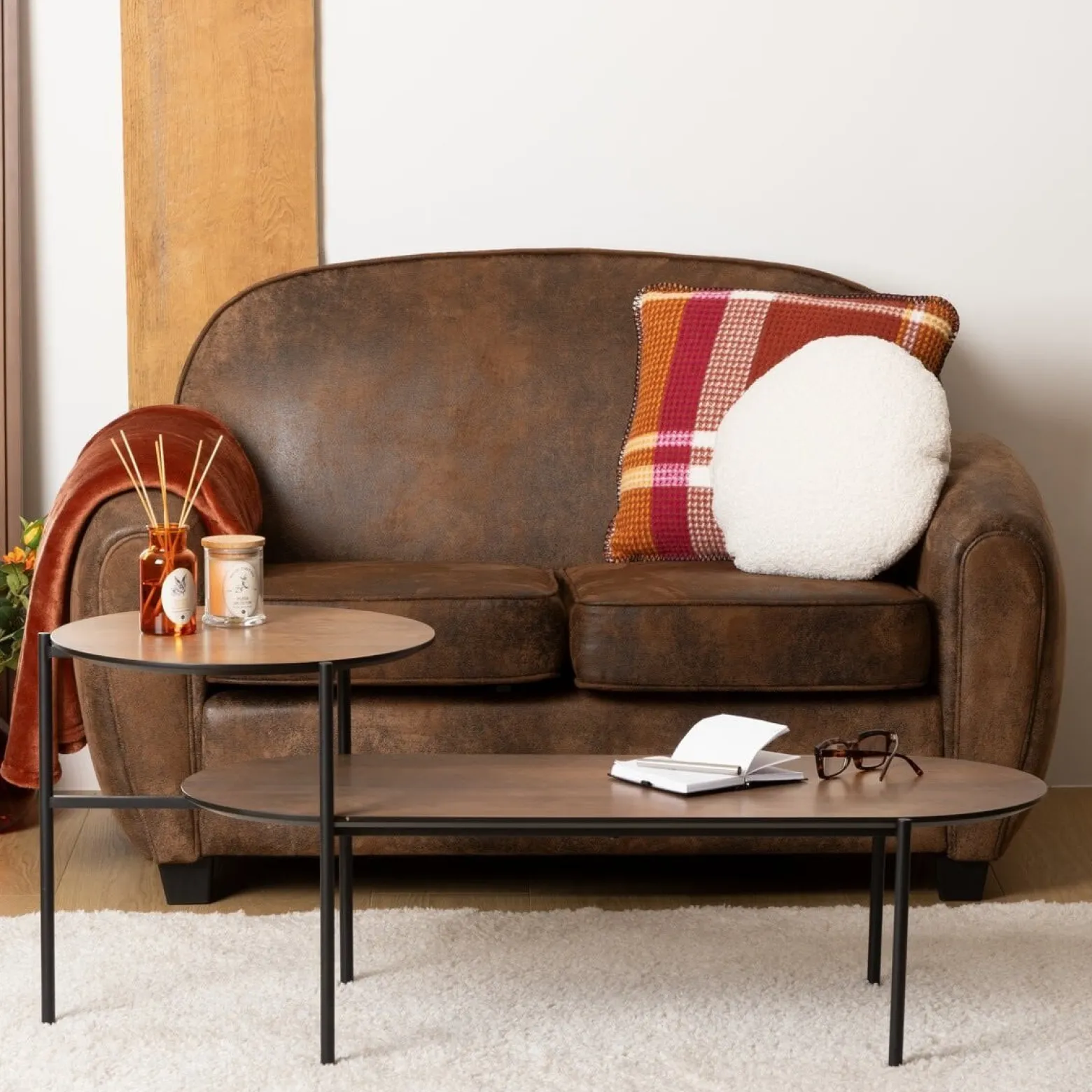 Sofa klubowa Stanis w stylu Vintage skóra ekologiczna