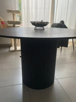 Stół jadalniany dla 6 osób z czarnej sosny D120