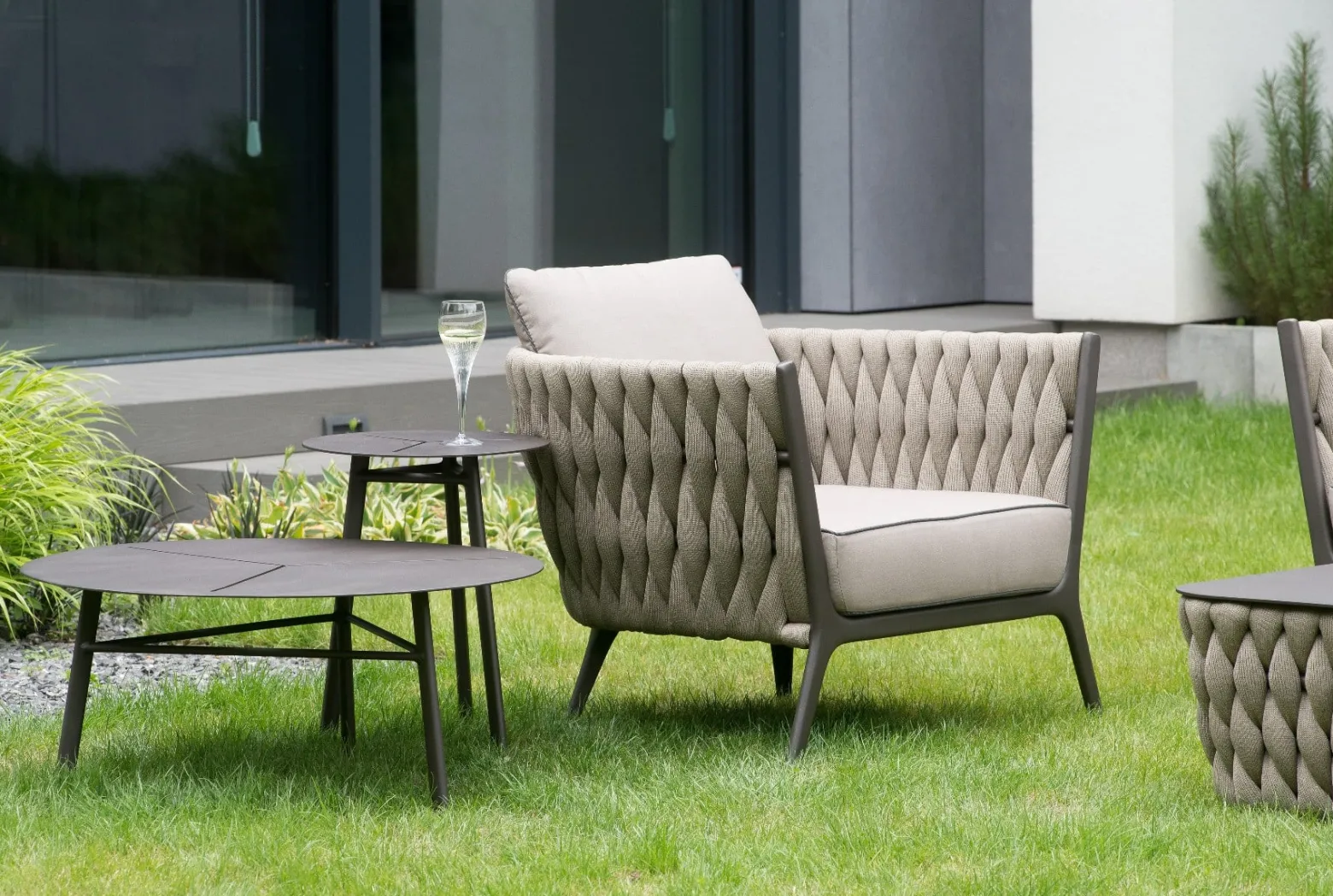 Stolik kawowy Kampala czarny 80x80x35 cm Miloo Home