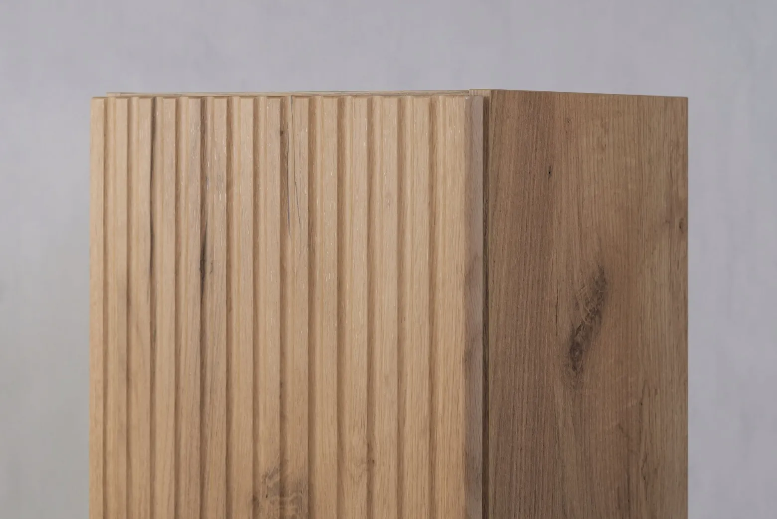 Słupek Łazienkowy 136 cm RYFLE Wiszący FRONT Dąb ZŁOTY Półki