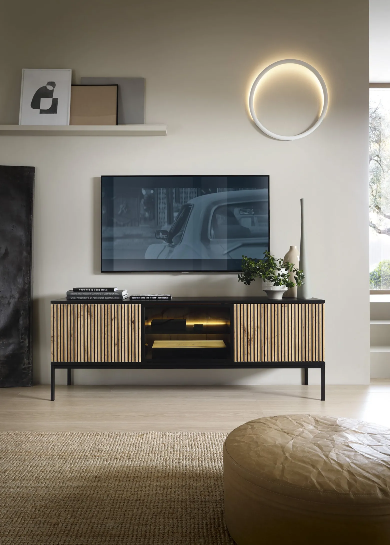 Szafka RTV SIENNA 154 cm czarny/ dąb wotan z oświtleniem
