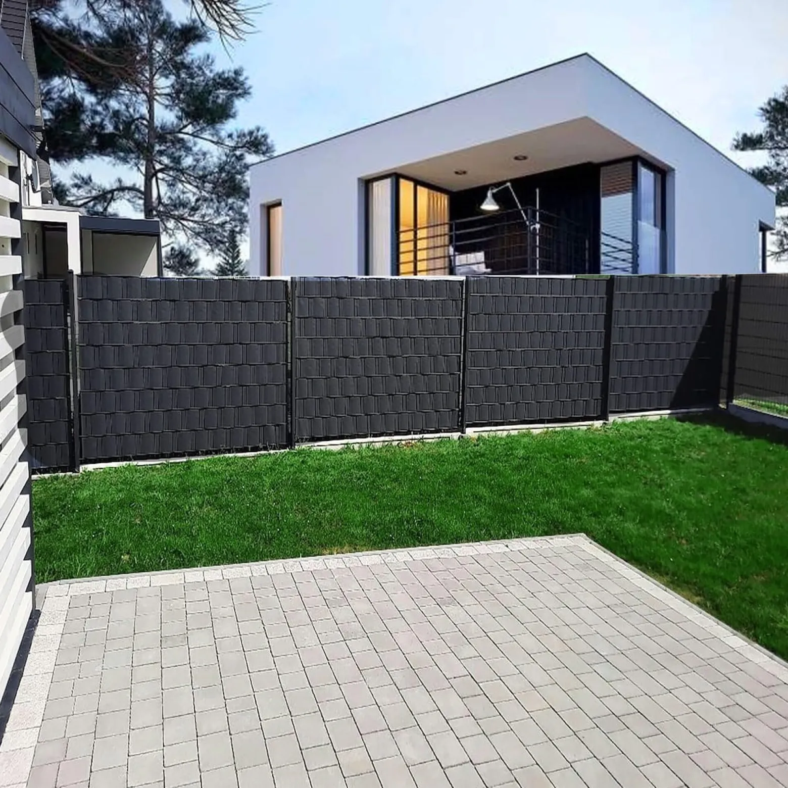 Taśma ogrodzeniowa PVC 35m x 4,75cm 450 g/m2 z klipsami